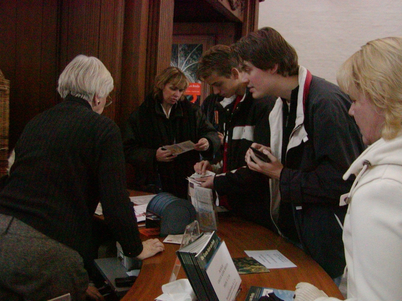 <b>Changing money with the cash register of the church</b><br />The counter of the info and payment stand in the church was sieged by EuroBillTrackers. The elderly women didnt know what struck them.....